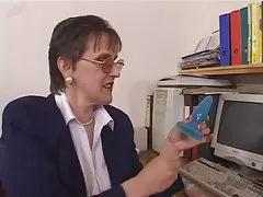 Τριχωτές ώριμη δάσκαλος μεγάλα βυζιά Αυνανισμός pt1